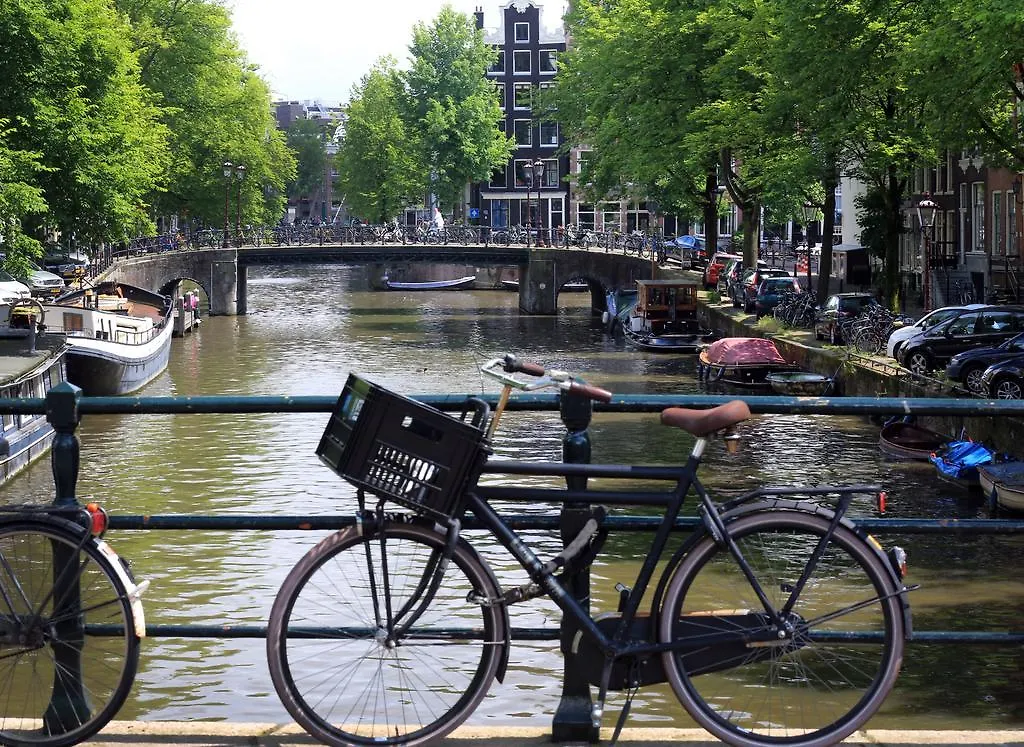 The Pavilions Amsterdam, The Toren 4*, אמסטרדם